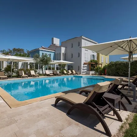 Manora Hotel Nerezine