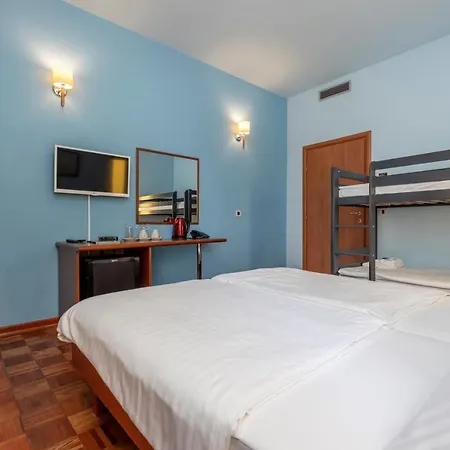 Manora Hotel