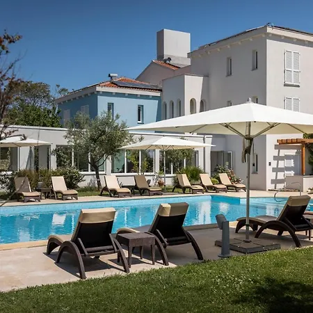 Manora Hotel 4*