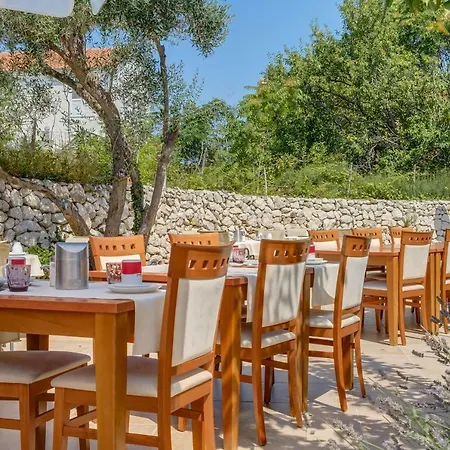 Hotel Manora Nerezine