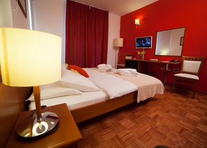 Manora Hotell 4*