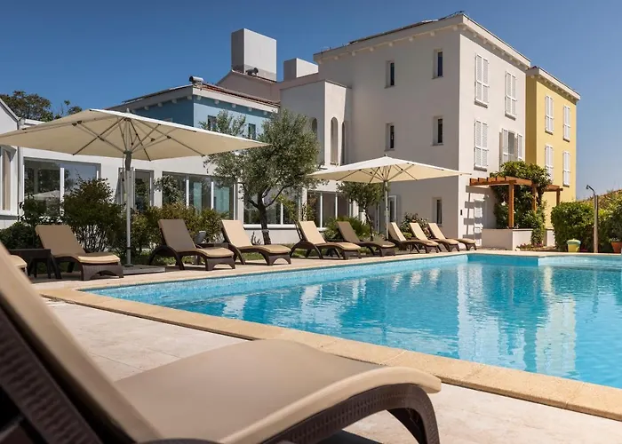 Manora نيغيزيني