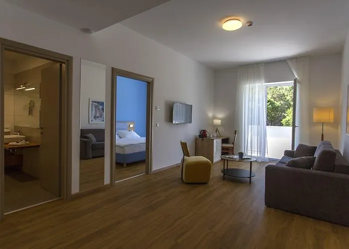 Manora 4* نيغيزيني