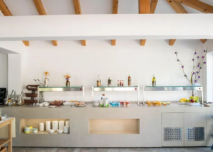 Manora فندق نيغيزيني