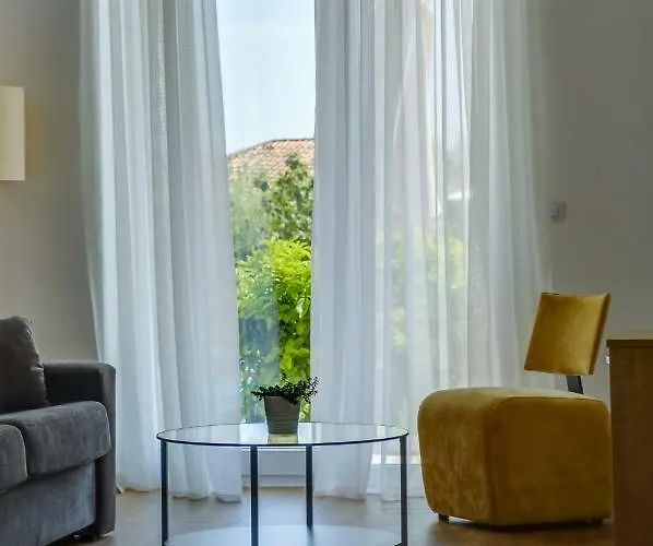 Manora نيغيزيني